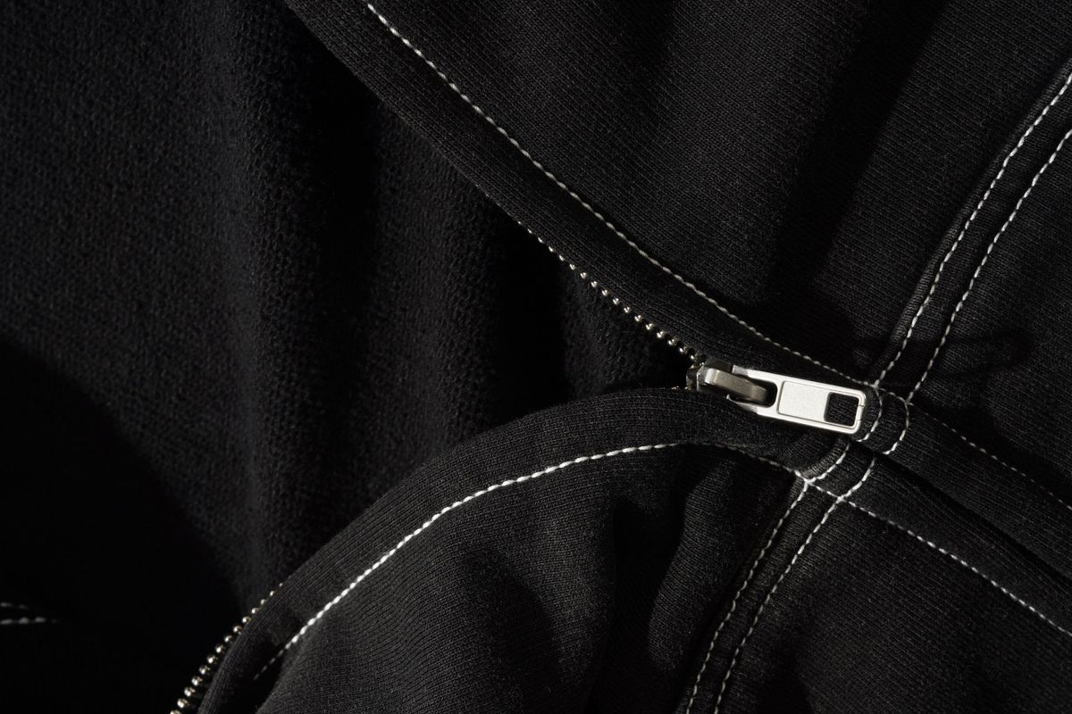 CASH ONLY DIST STRIP ZIP THRU HOODIE WASHED BLACK