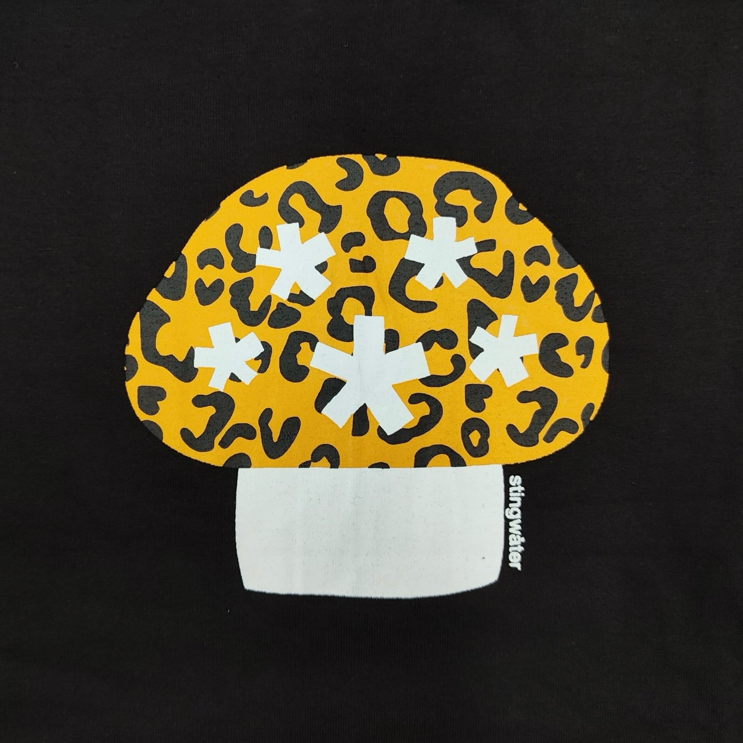 STINGWATER LEOPARD AGA MUSHROOM TEE BLACK