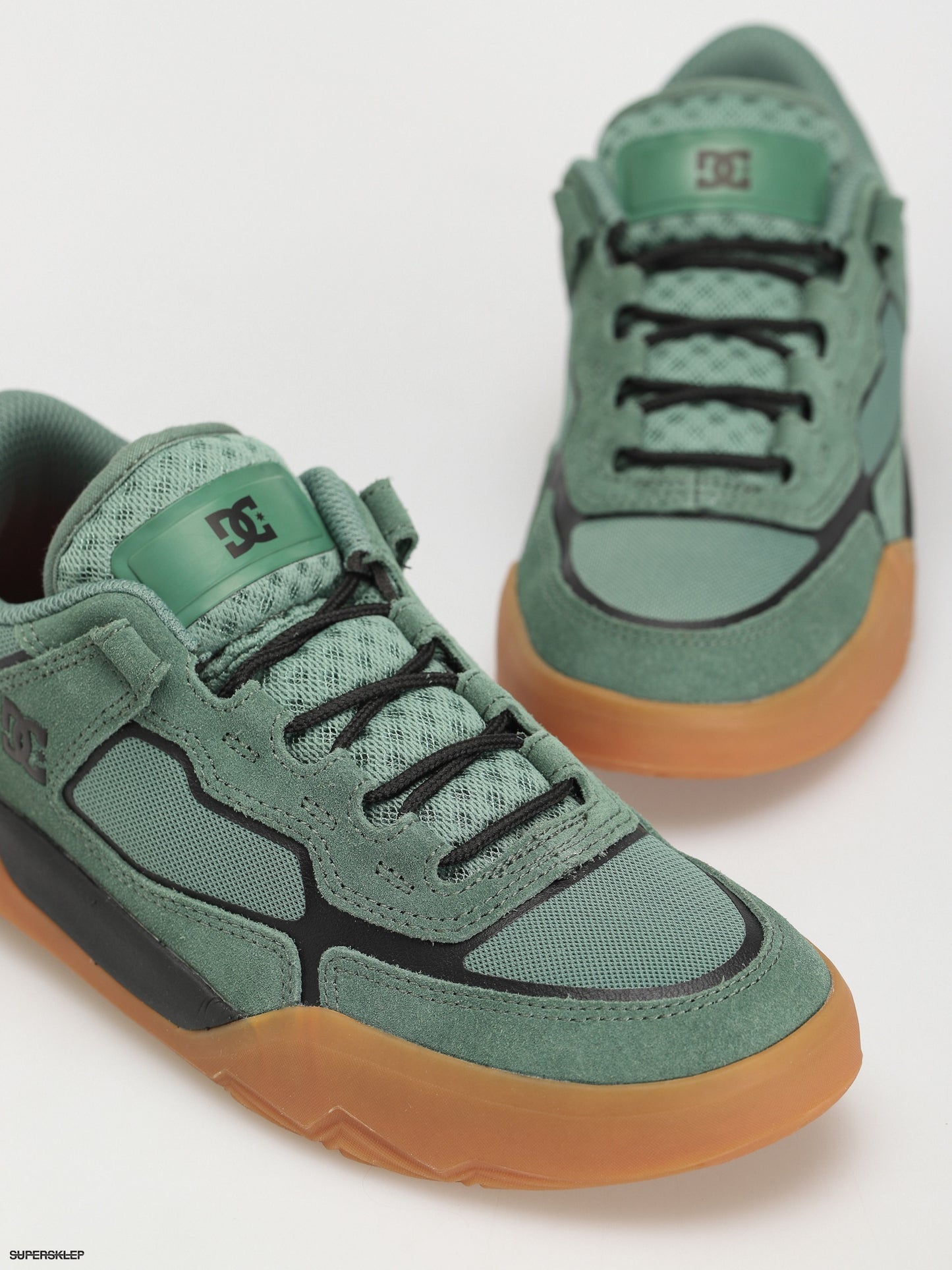 DC SHOE CO METRIC S OLIVE GREEN GUM BOTTOM