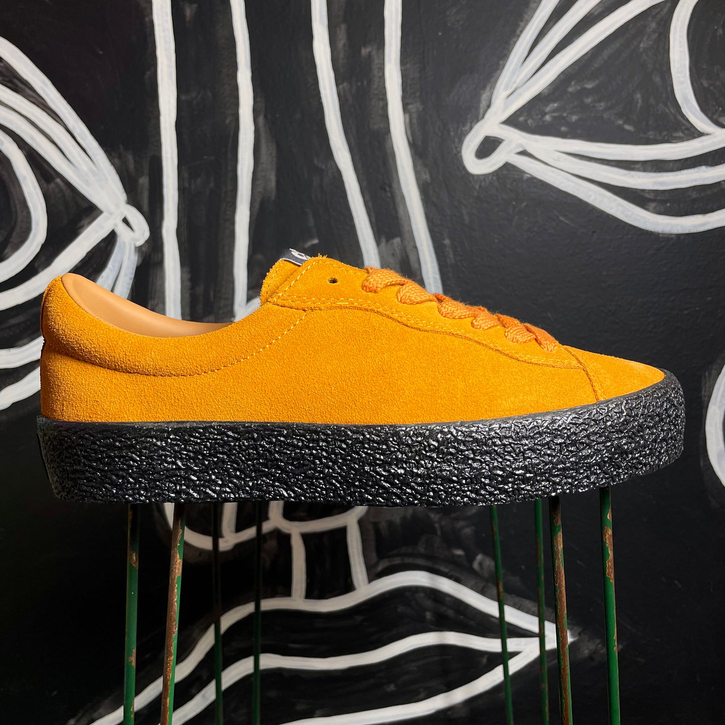 LAST RESORT AB VM002 CHEDDAR/BLACK SUEDE LOW