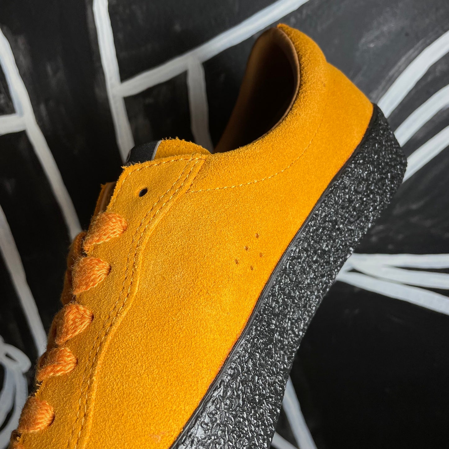 LAST RESORT AB VM002 CHEDDAR/BLACK SUEDE LOW
