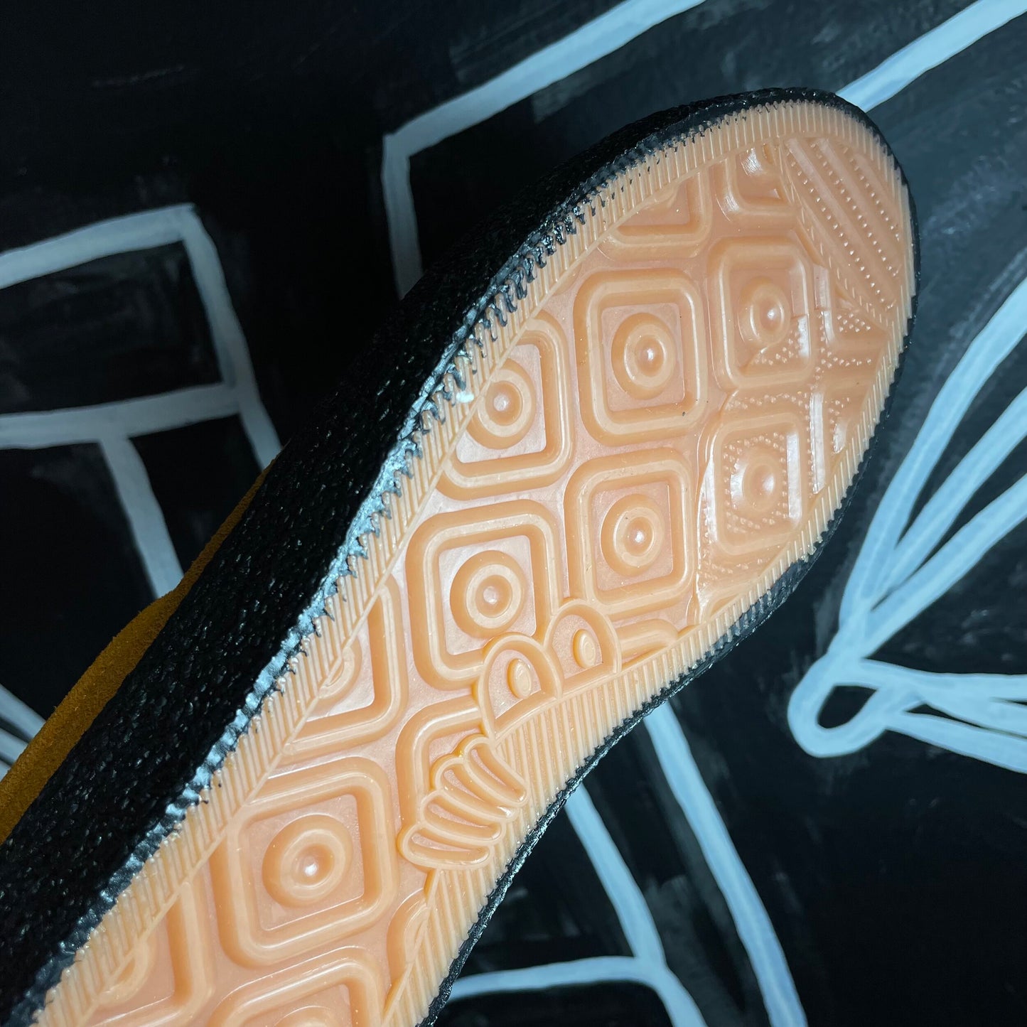LAST RESORT AB VM002 CHEDDAR/BLACK SUEDE LOW