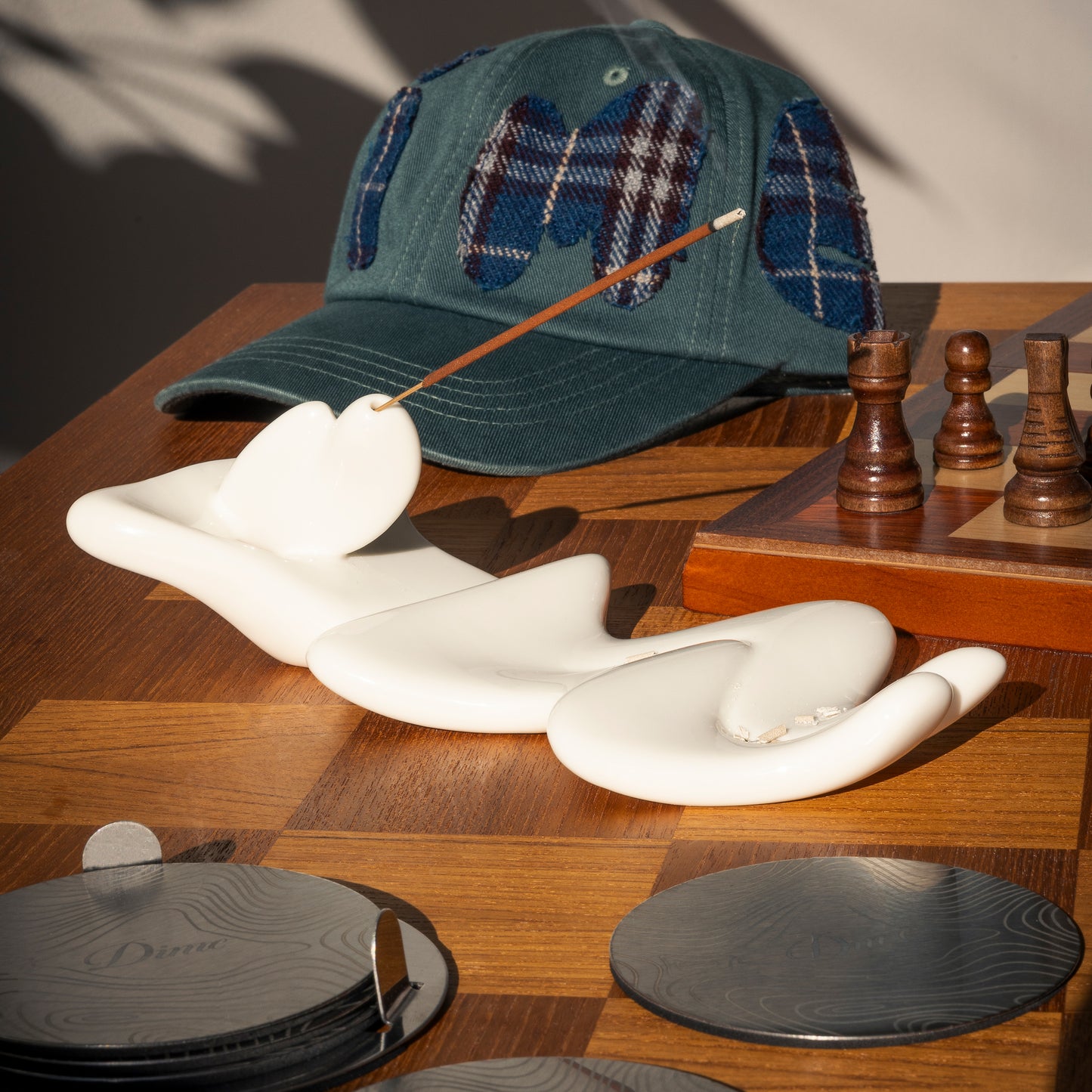 DIME MTL CHILLING INCENSE HOLDER