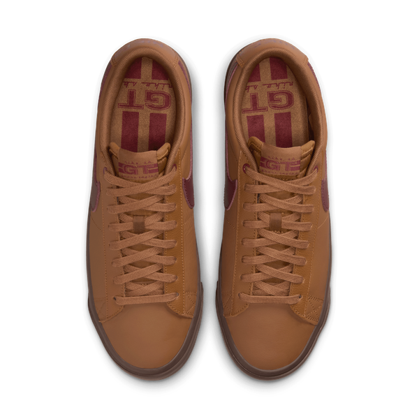 NIKE SB BLAZER LOW PRO GT BRITISH TAN/DARK TEAM RED