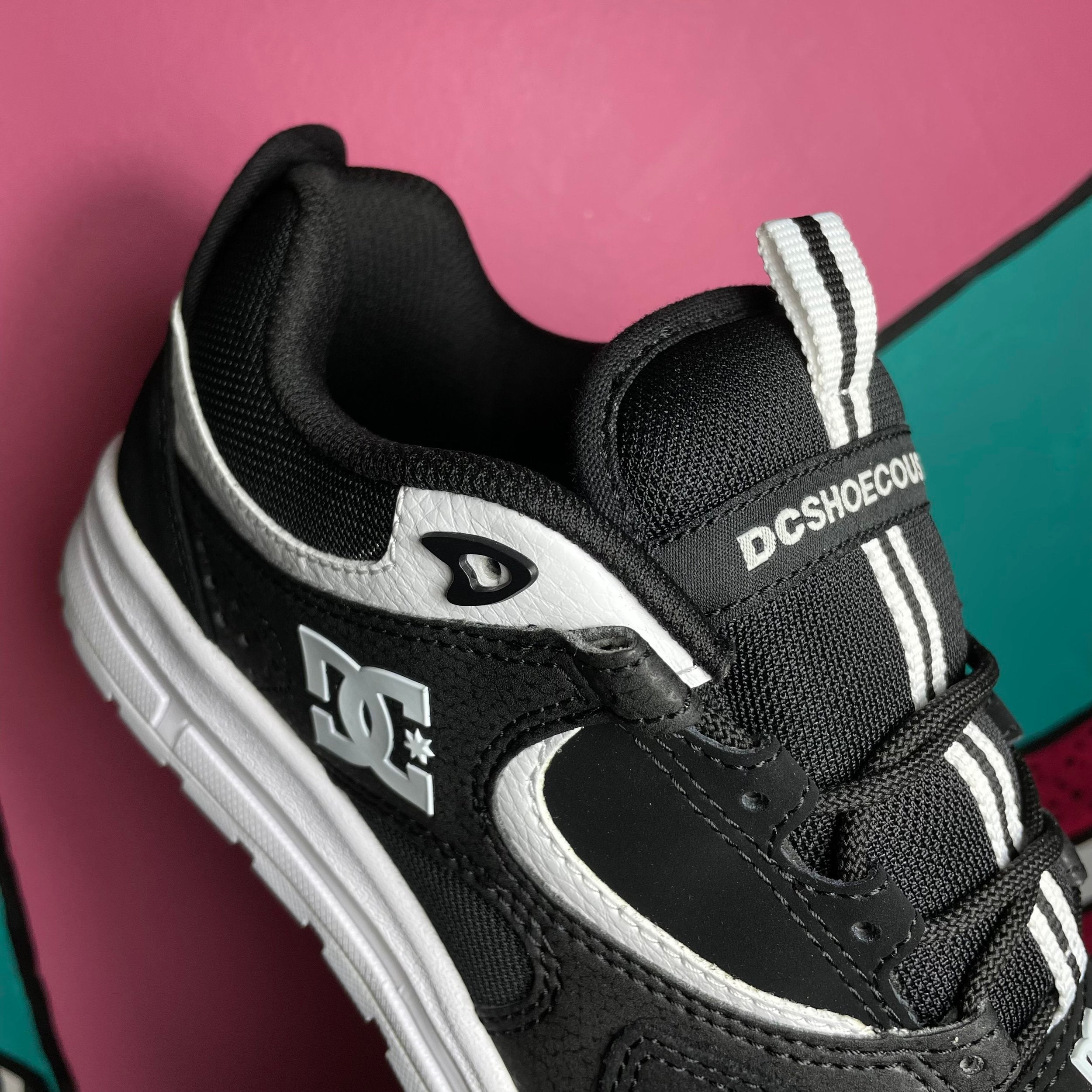 DC SHOE CO KALIS LITE BLACK WHITE Olympia Skateshop